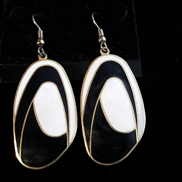 Jewelry - FREE Black White & Gold Art Decco Earrings